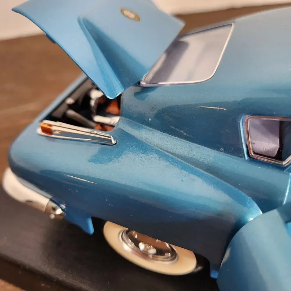 Road Legends 1948 Aqua Blue Tucker 1:18 Diecast Car # 92268 With Box and Stand